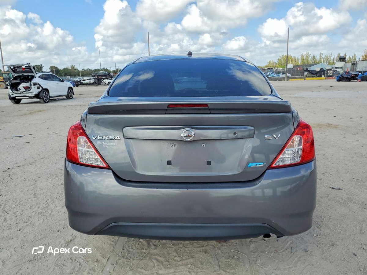 Nissan Versa 2016