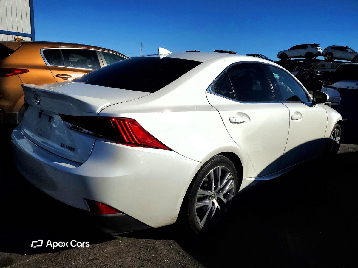 Lexus IS 2019
