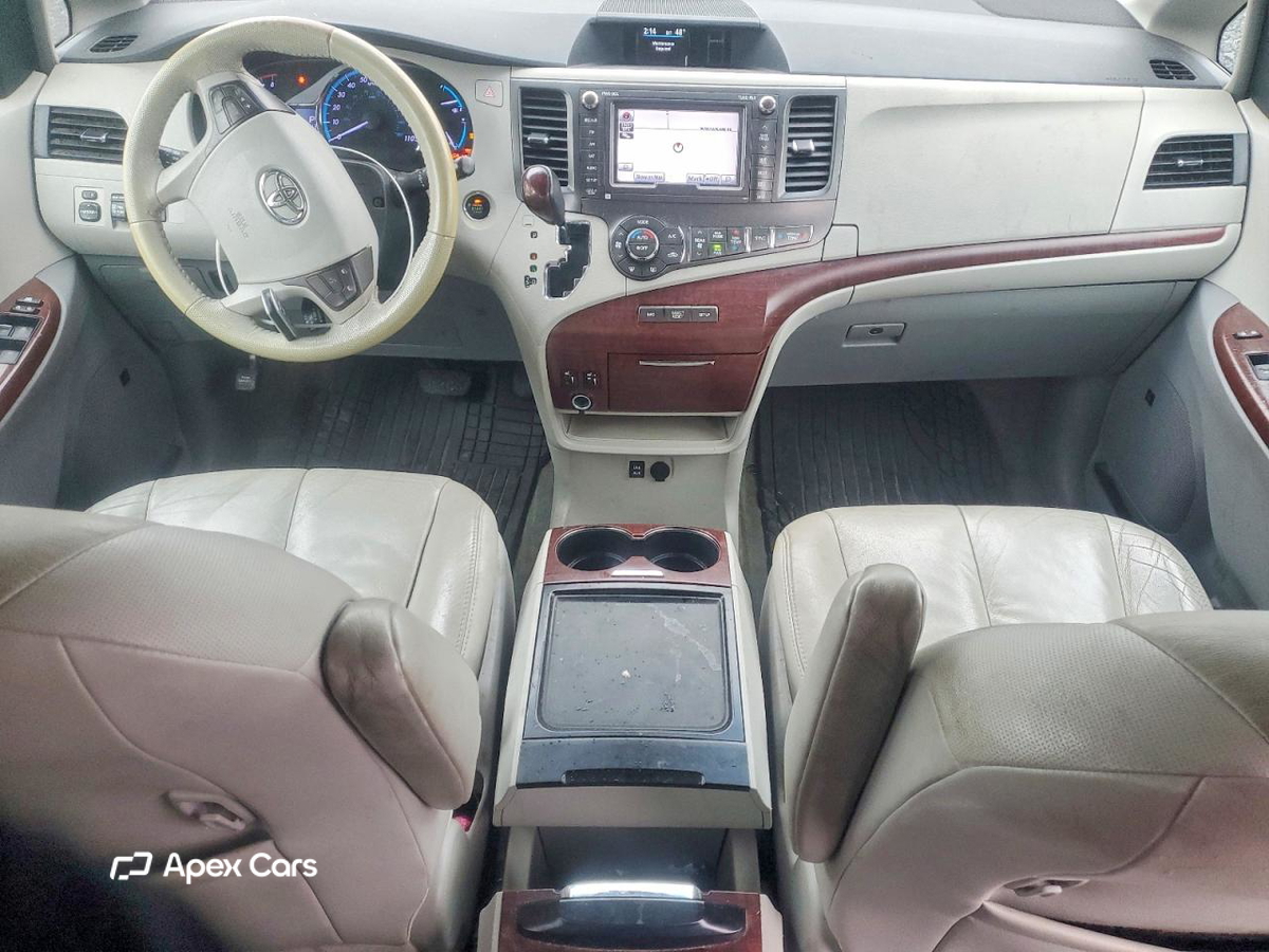 Toyota Sienna 2012