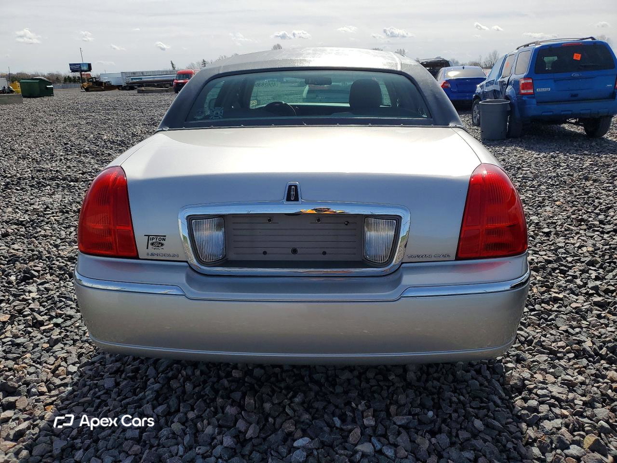 Lincoln Town Car 2010
