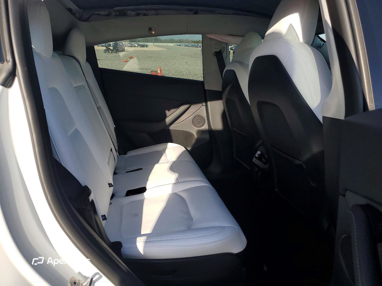 Tesla Model Y 2025