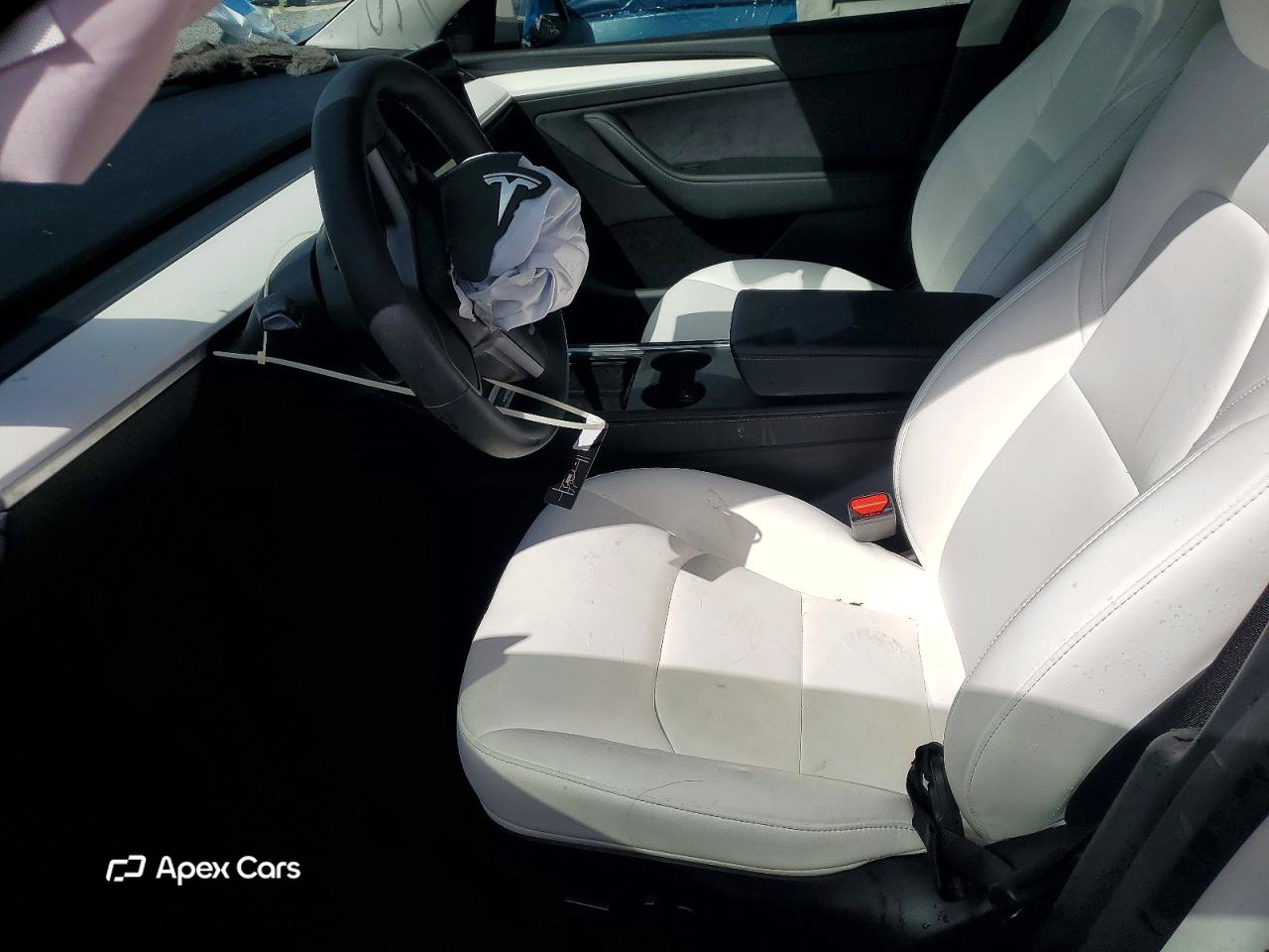Tesla Model Y 2025