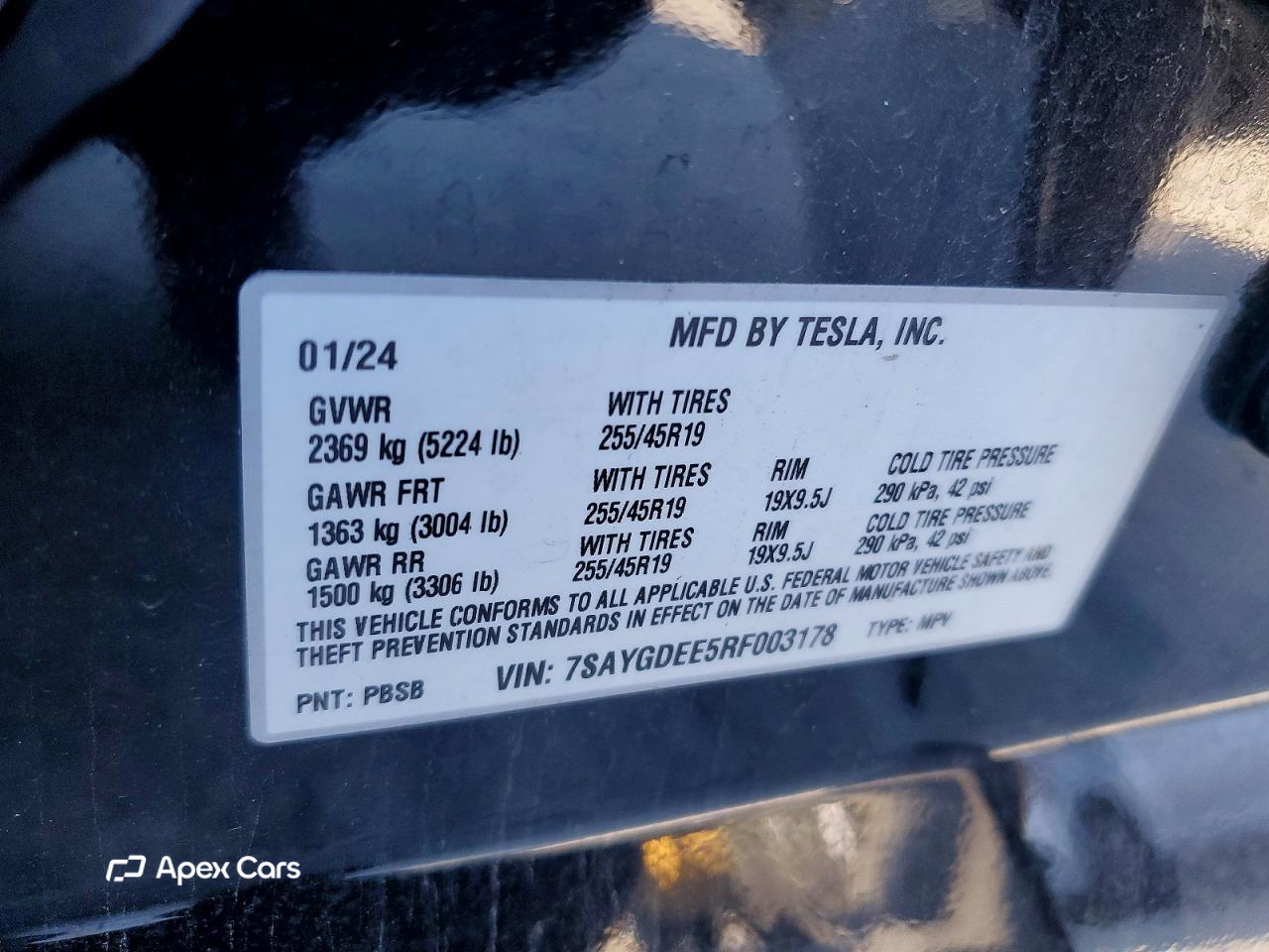 Tesla Model Y 2024