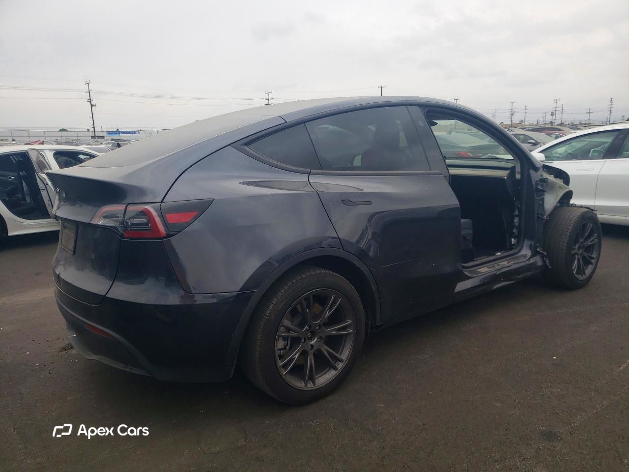 Tesla Model Y 2025