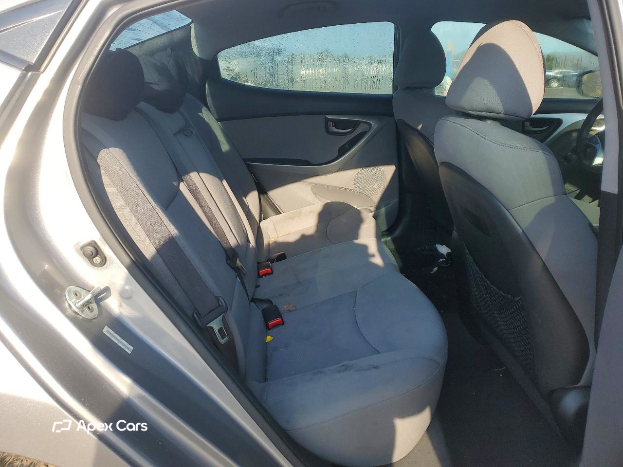 Hyundai Elantra 2012
