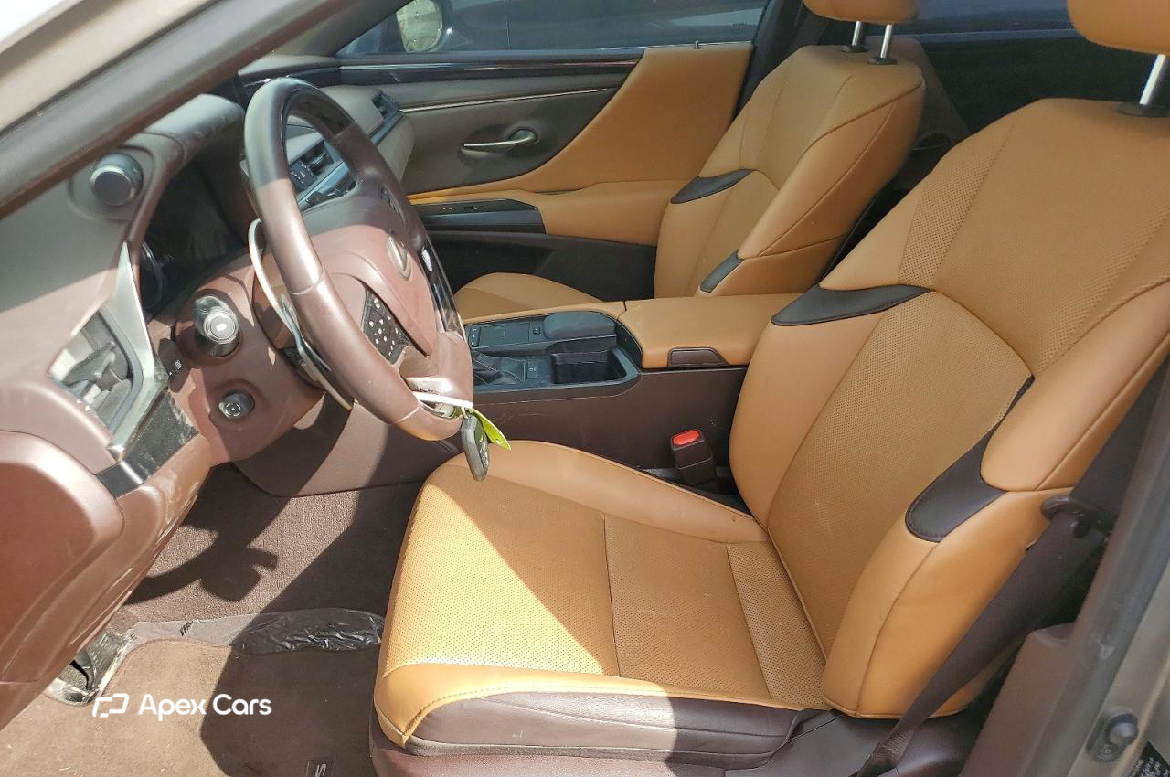 Lexus ES 2021