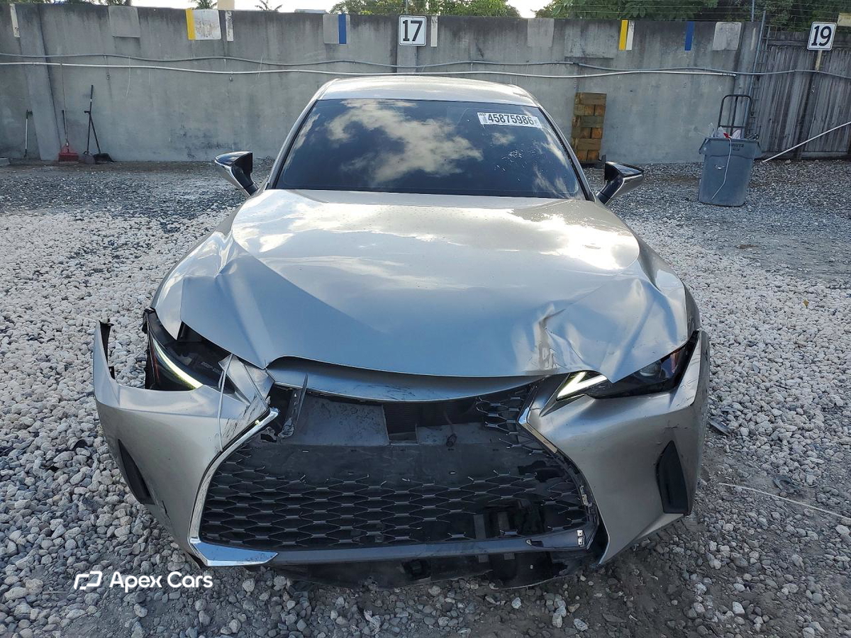 Lexus IS 2021