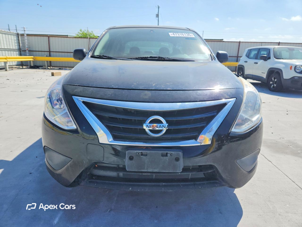 Nissan Versa 2015