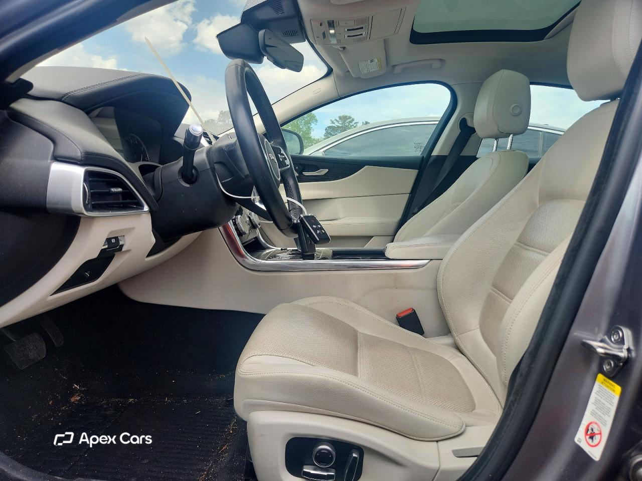 Jaguar XE 2020