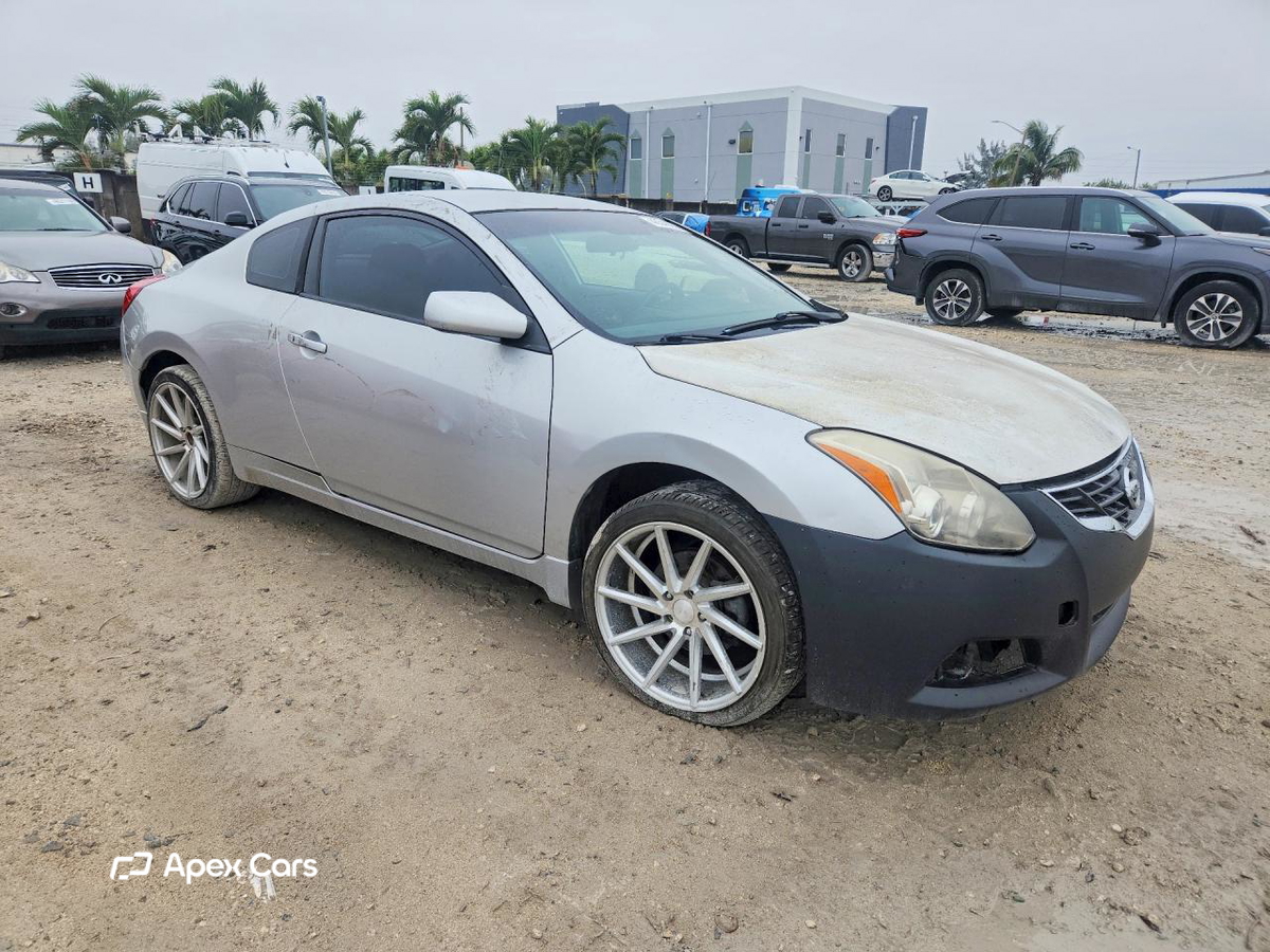 Nissan Altima 2010