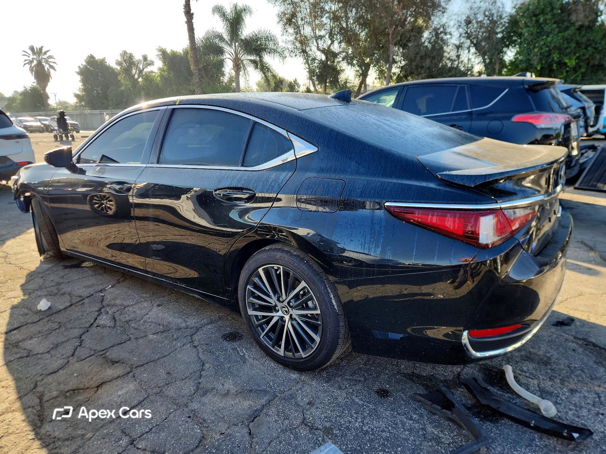 Lexus ES 2025