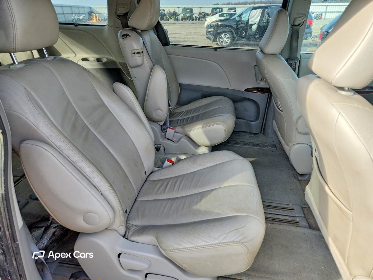 Toyota Sienna 2013
