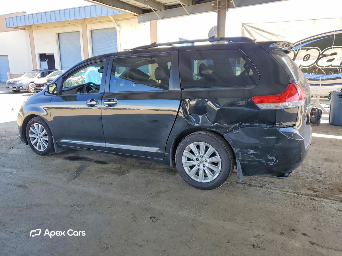 Toyota Sienna 2011