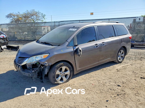 Toyota Sienna 2015 - Image 1 of 15