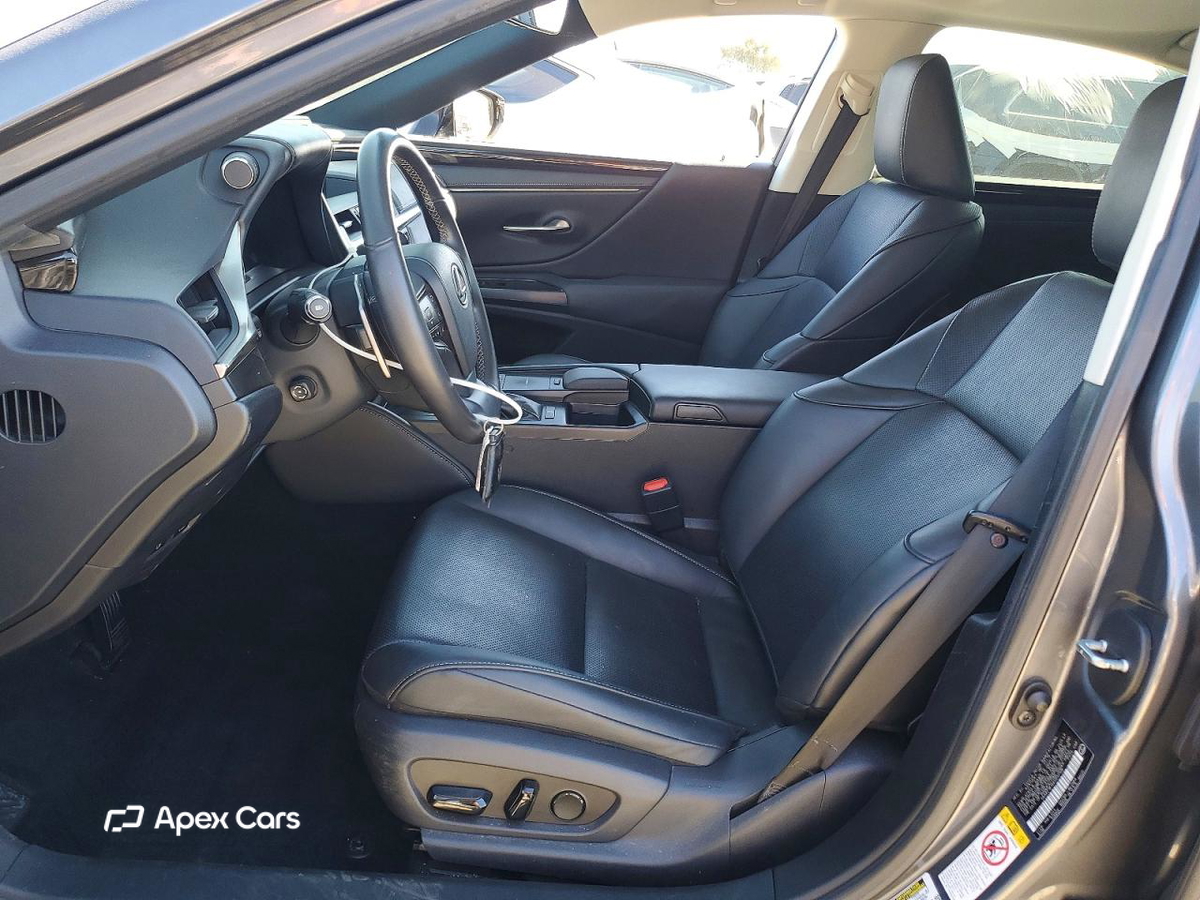 Lexus ES 2019