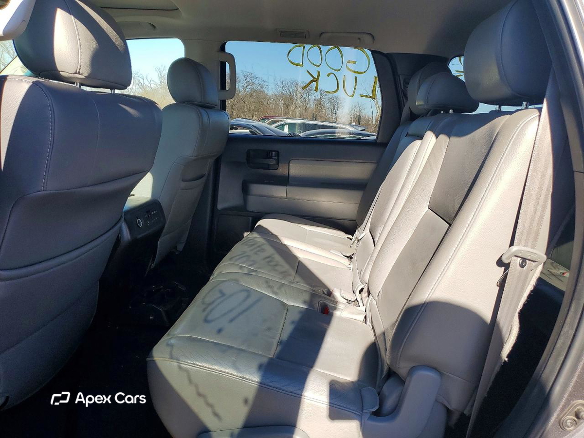 Toyota Sequoia 2016