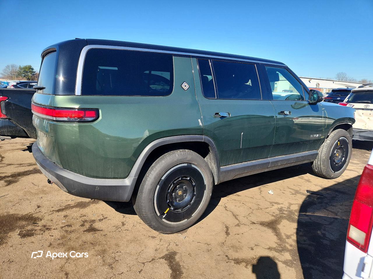 Rivian R1S 2025