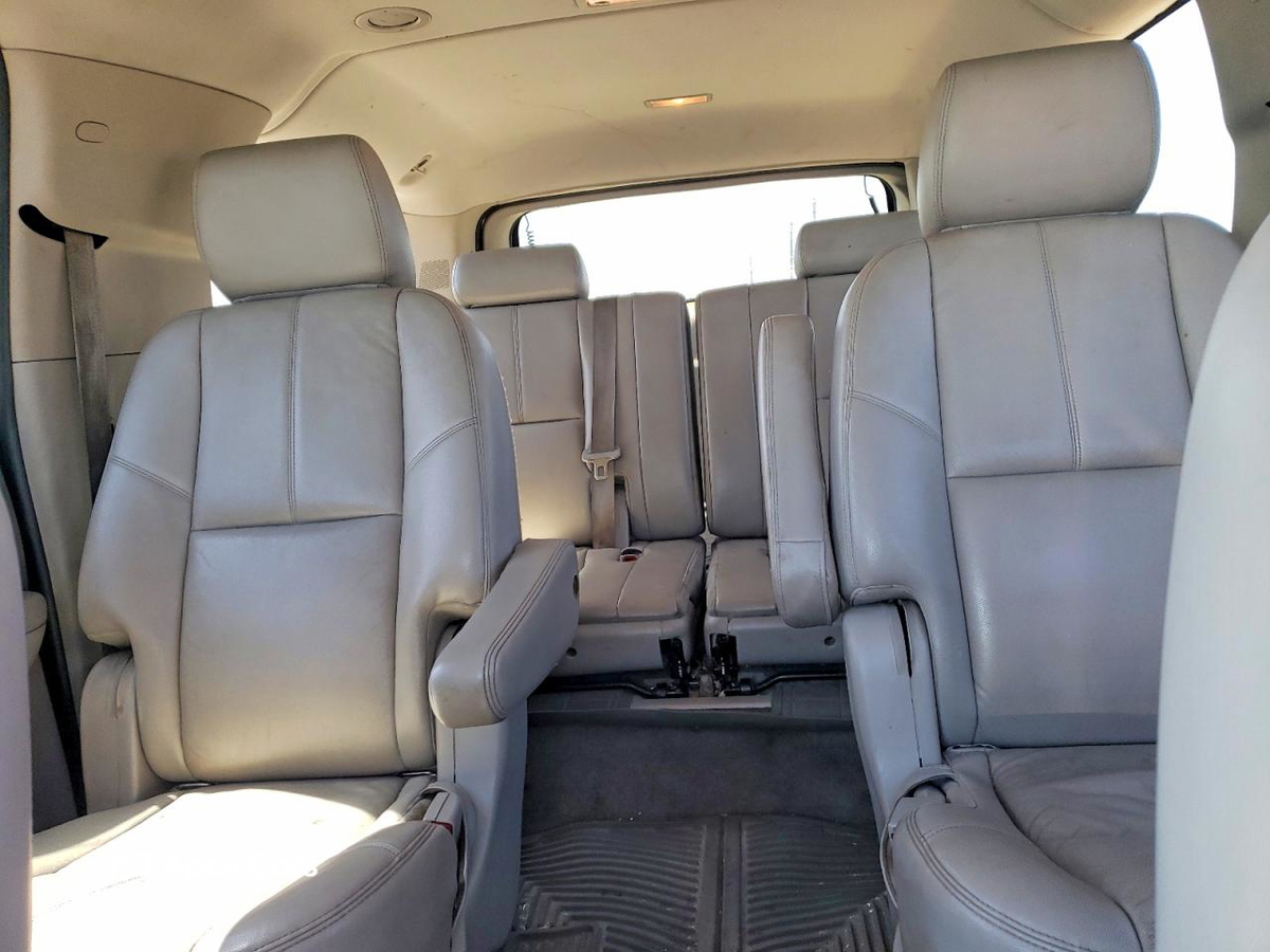 Chevrolet Suburban 2012