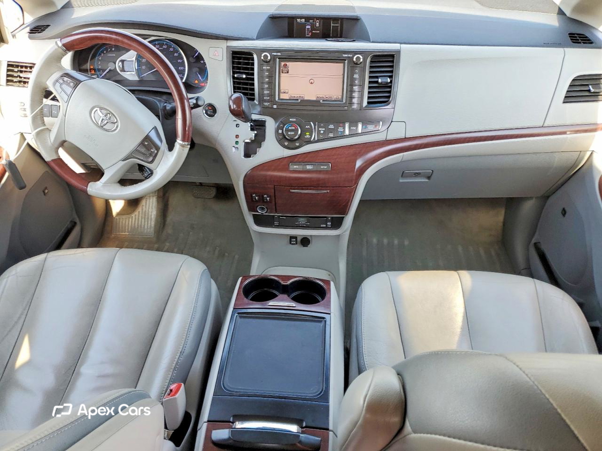 Toyota Sienna 2013