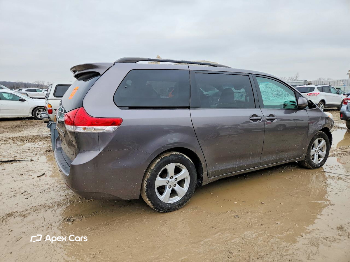 Toyota Sienna 2011