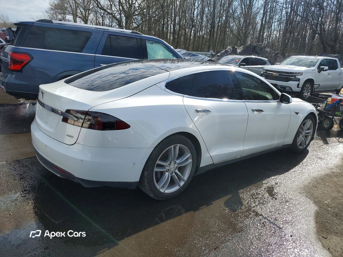 Tesla Model S 2015