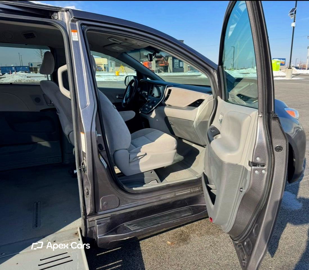 Toyota Sienna 2016