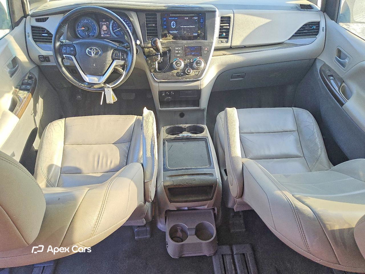 Toyota Sienna 2016