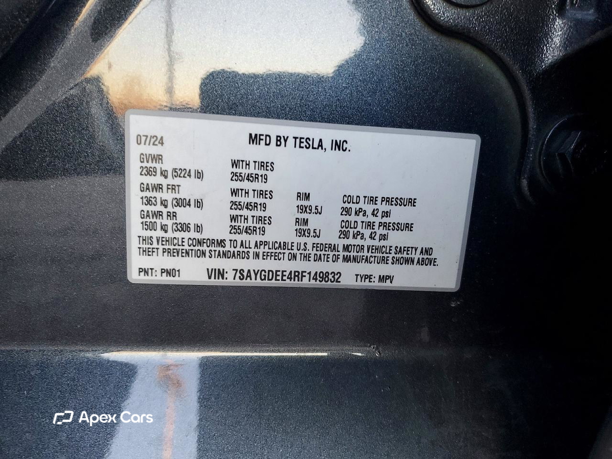 Tesla Model Y 2024