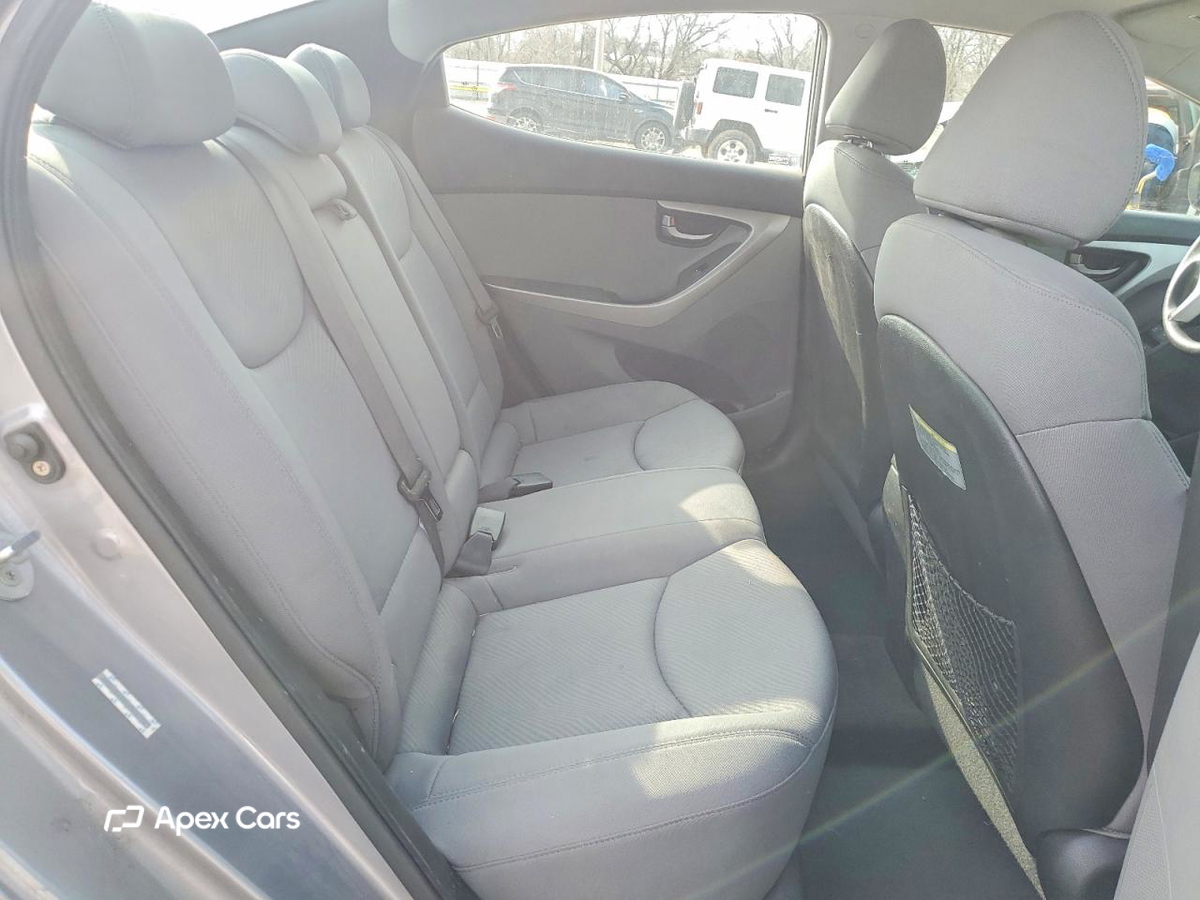 Hyundai Elantra 2012