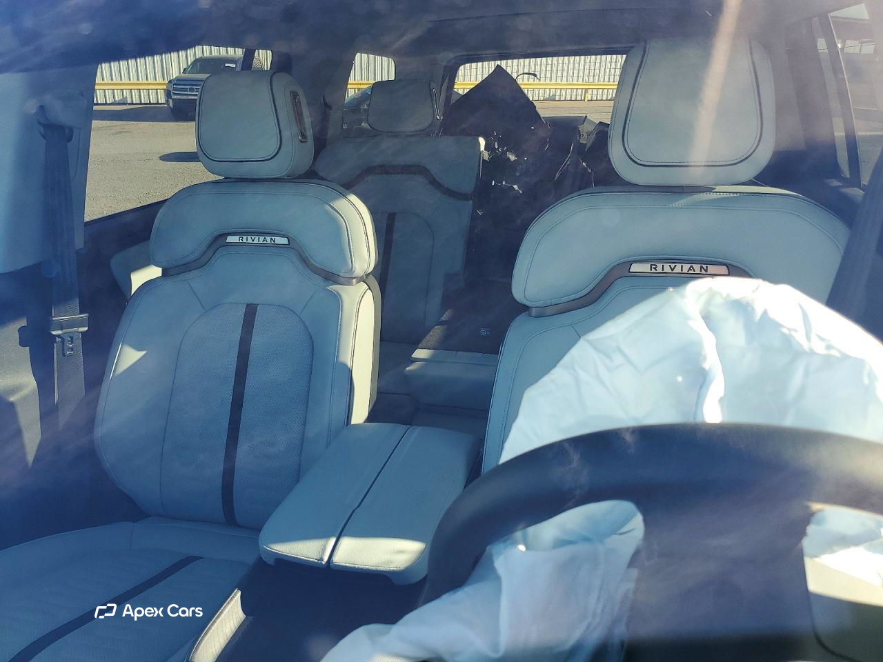 Rivian R1S 2025