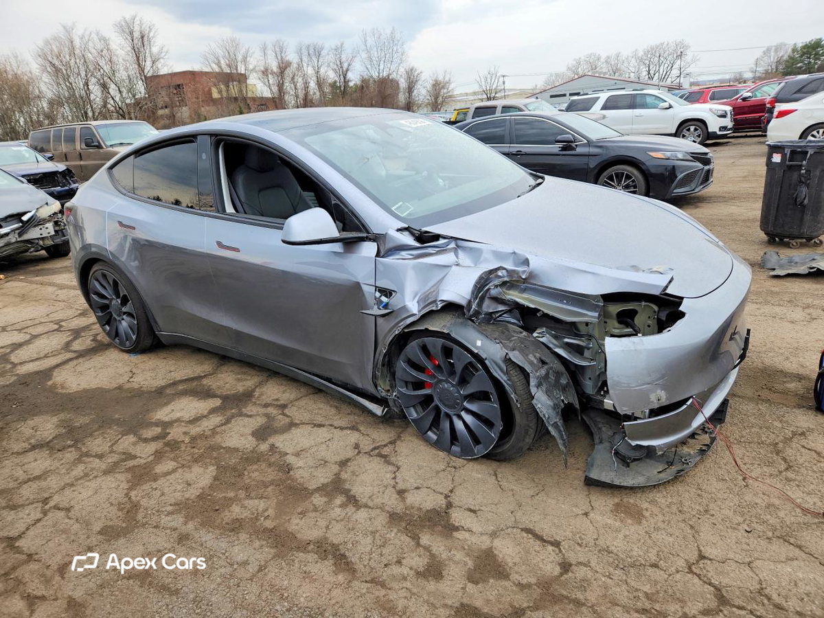 Tesla Model Y 2024