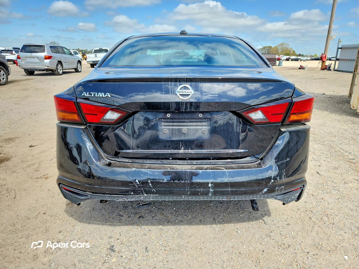 Nissan Altima 2020