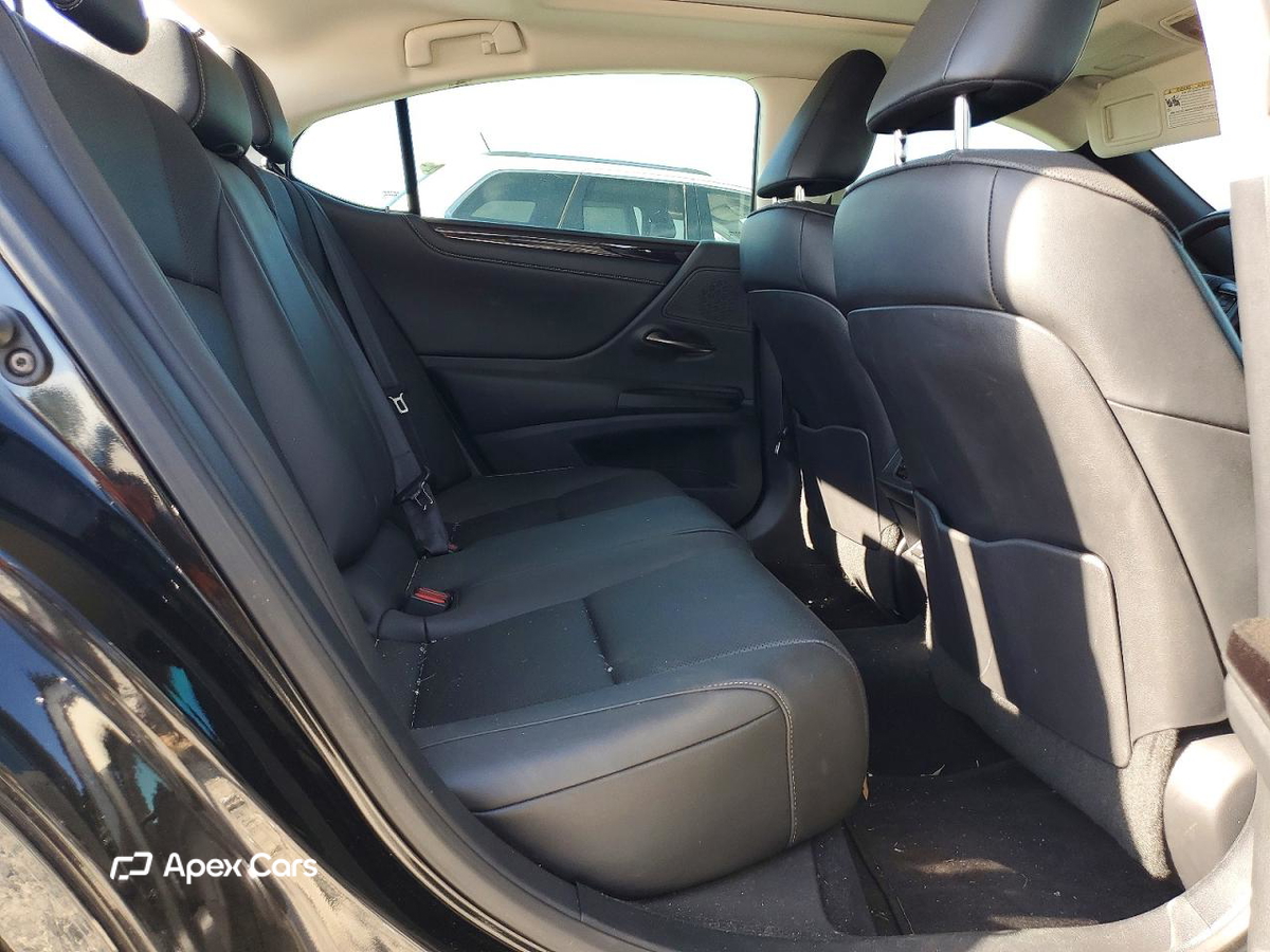 Lexus ES 2020
