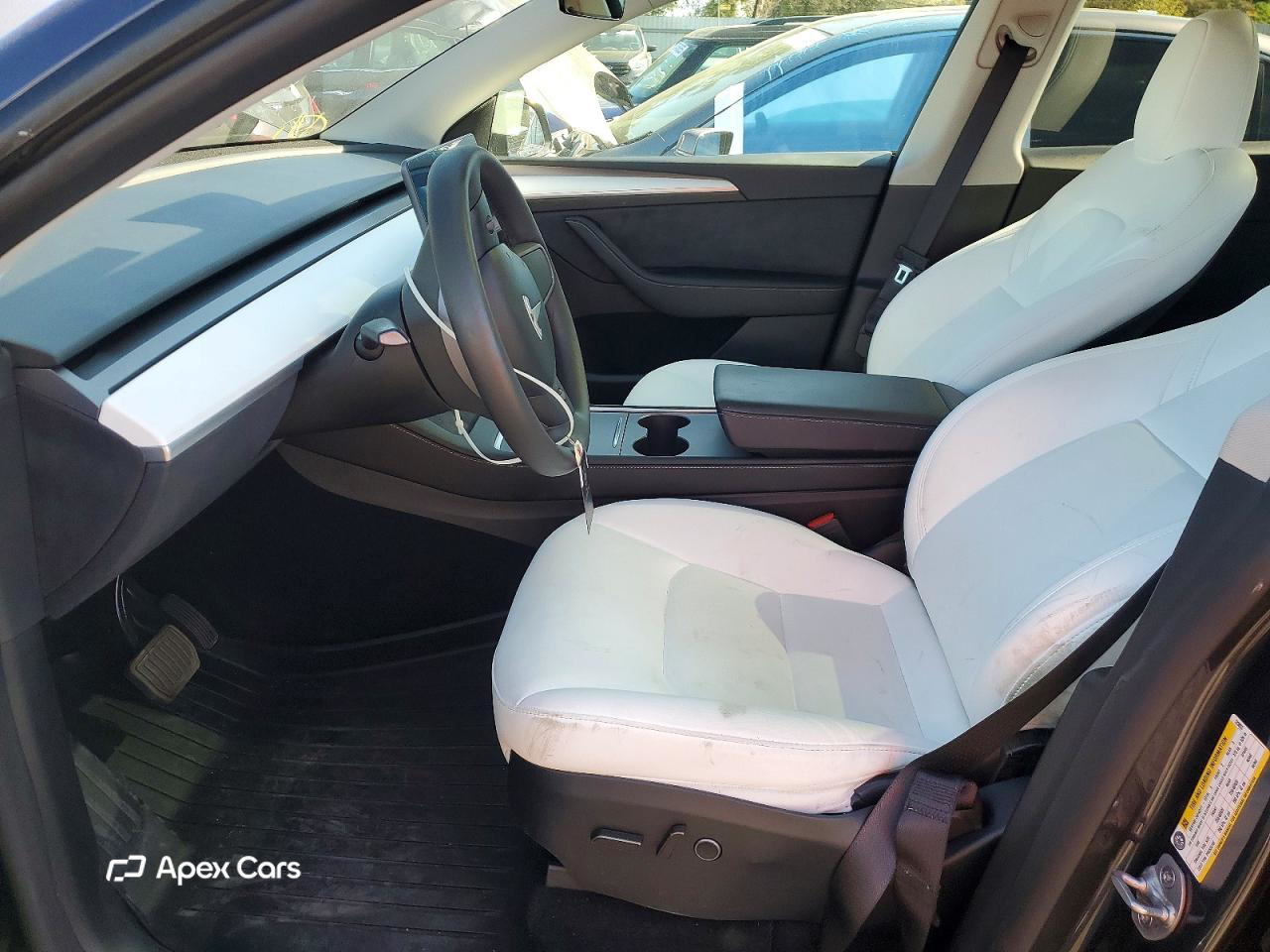 Tesla Model Y 2024