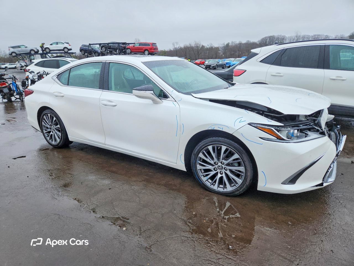 Lexus ES 2020