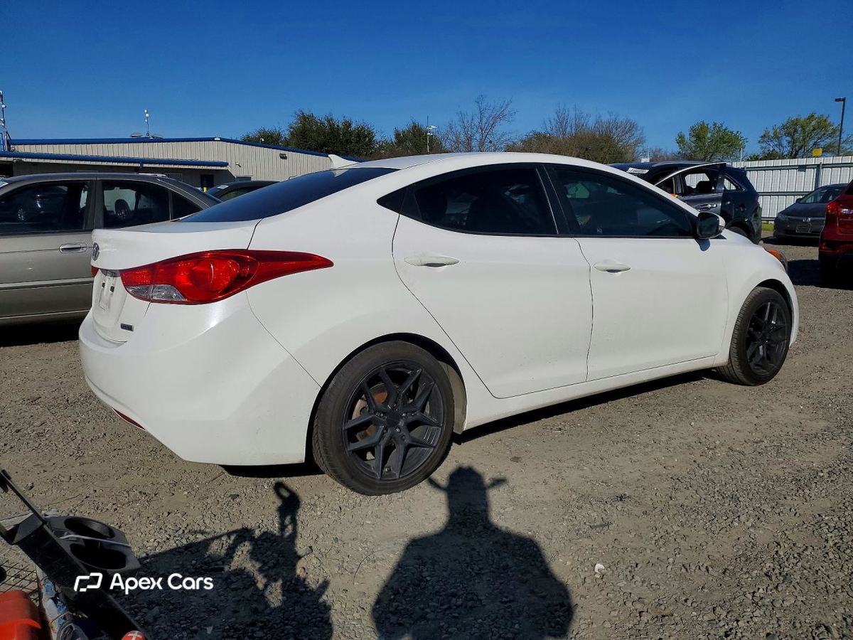 Hyundai Elantra 2013