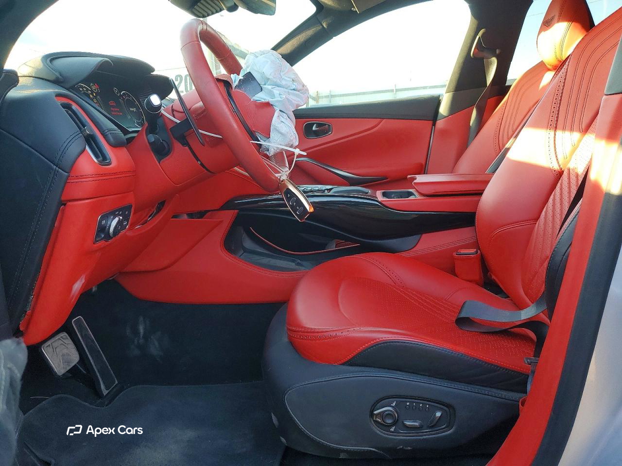 Aston Martin DBX 2021