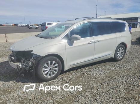 Chrysler Pacifica 2017 - Image 1 of 14