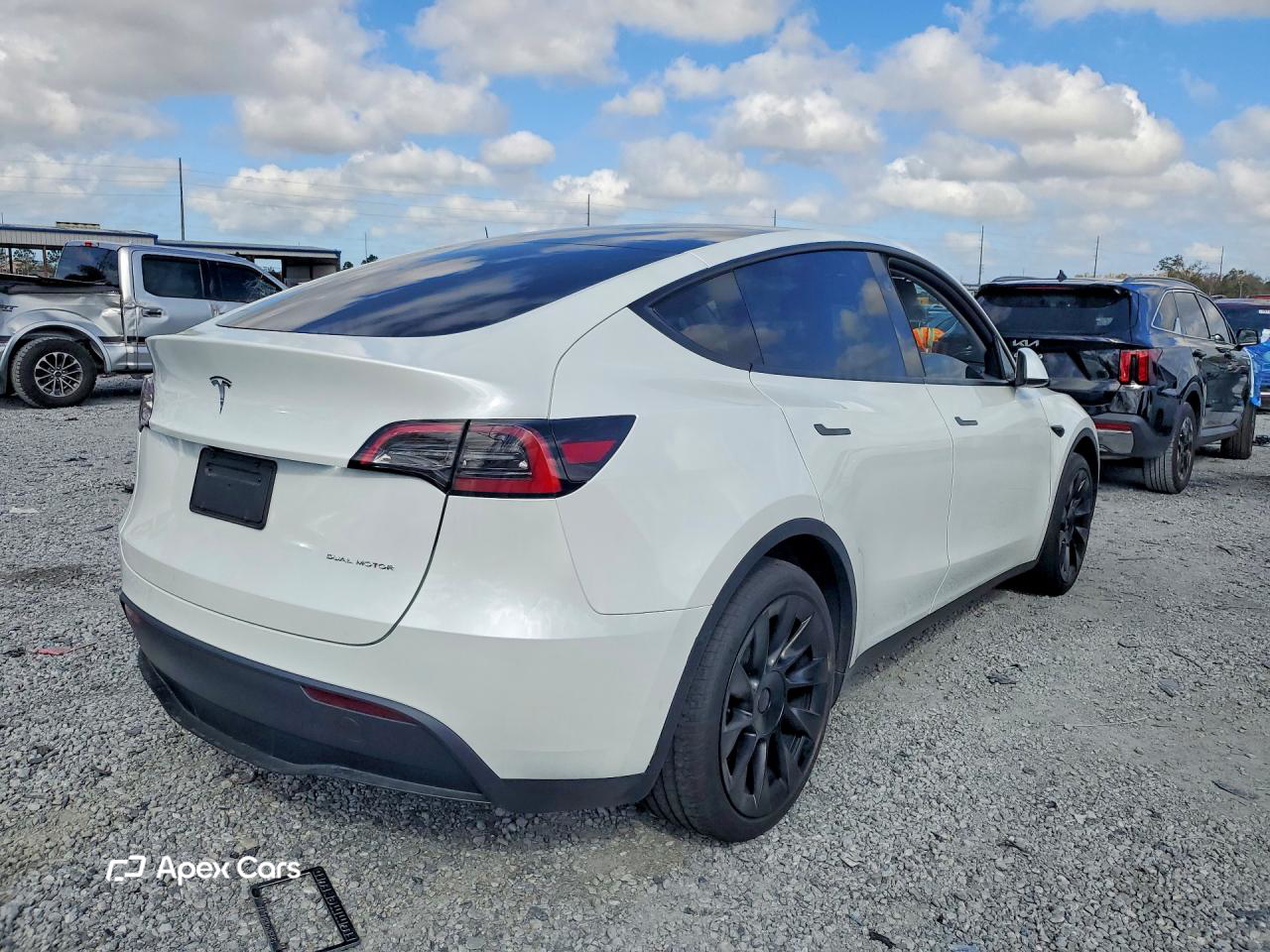 Tesla Model Y 2025