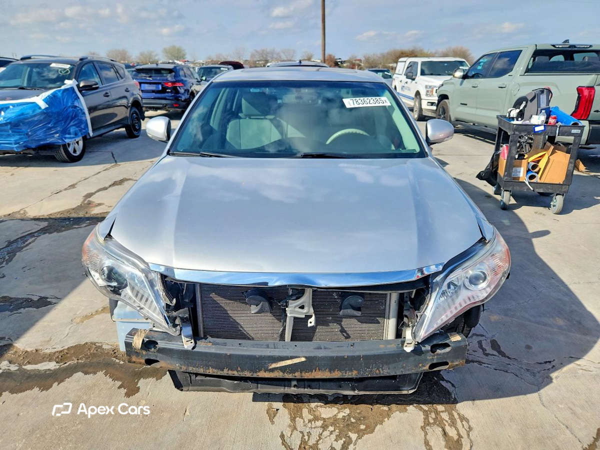 Toyota Avalon 2011