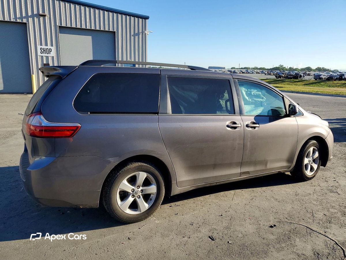 Toyota Sienna 2015