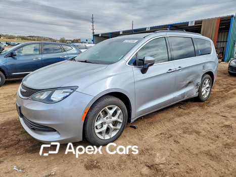 Chrysler Pacifica 2018 - Image 1 of 5