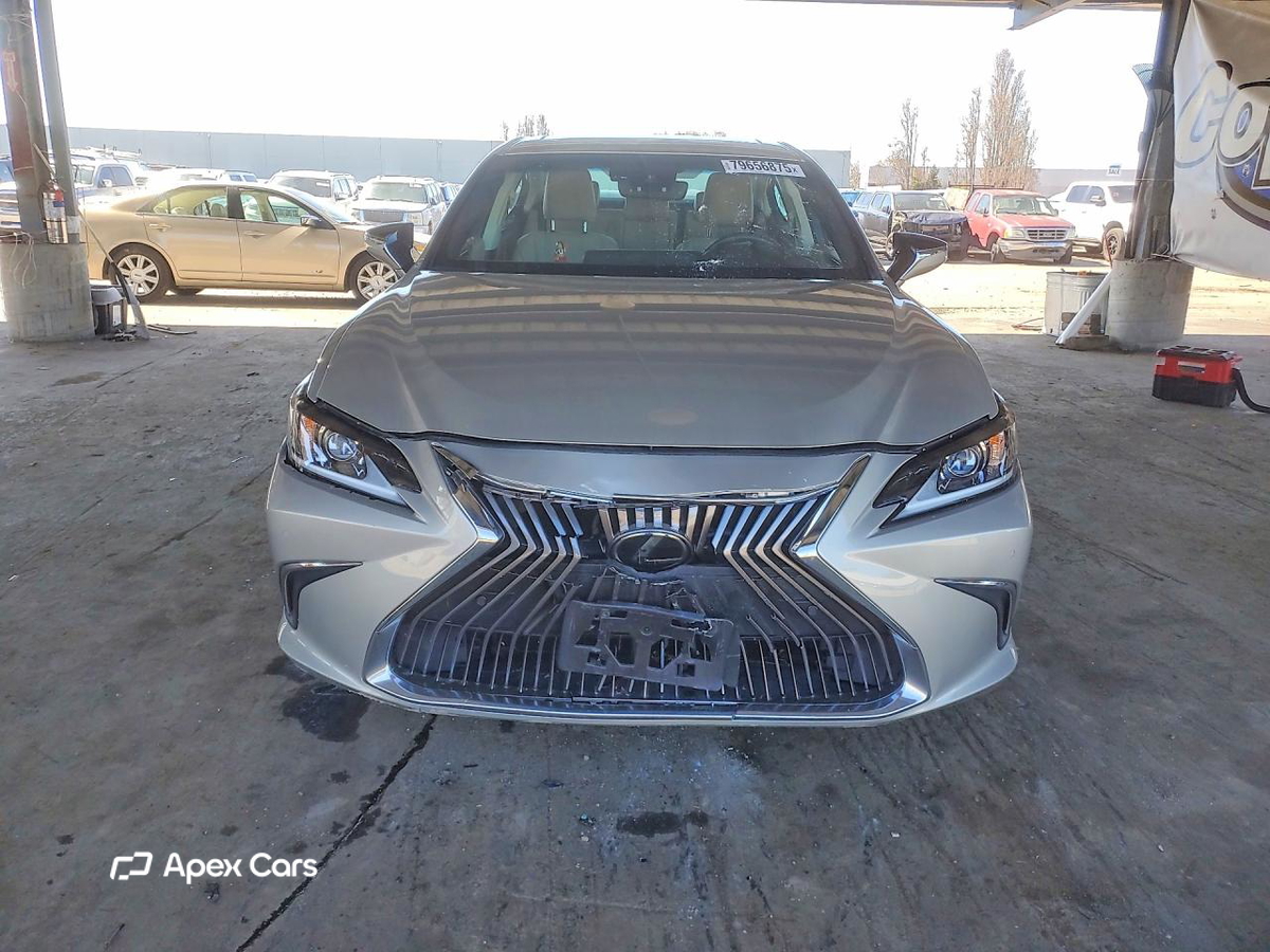 Lexus ES 2021