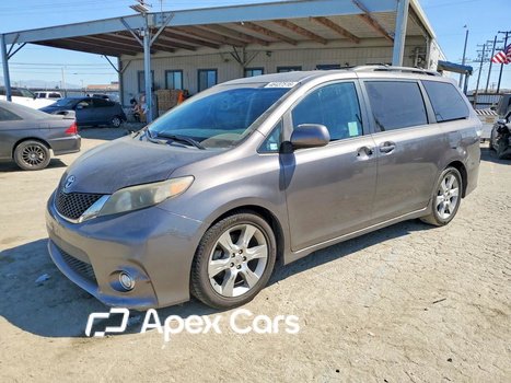 Toyota Sienna 2012 - Image 1 of 14