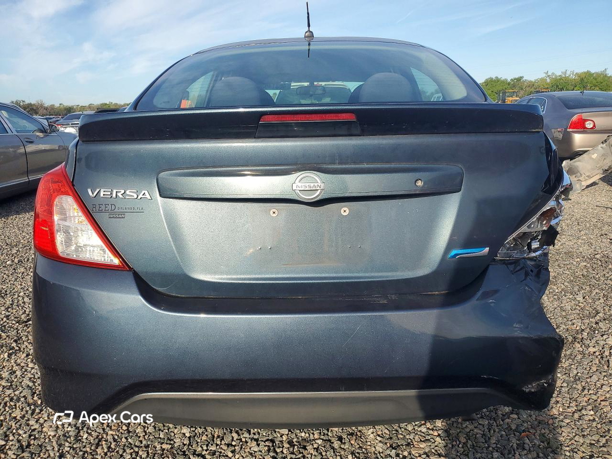 Nissan Versa 2015