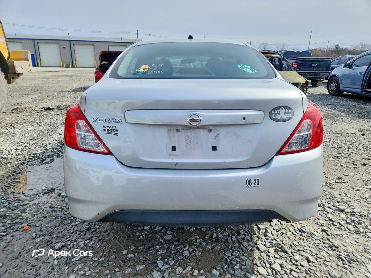 Nissan Versa 2015
