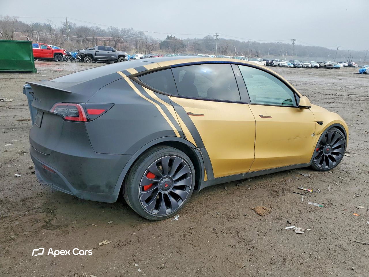Tesla Model Y 2024