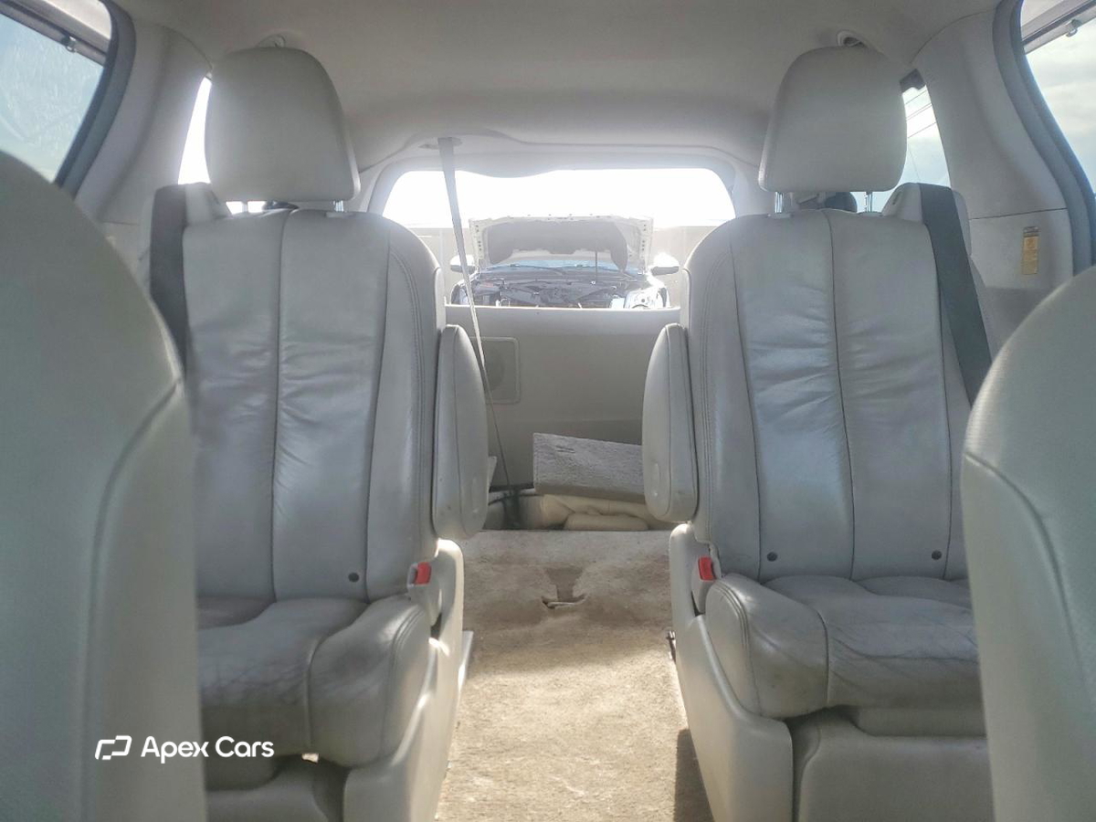 Toyota Sienna 2011