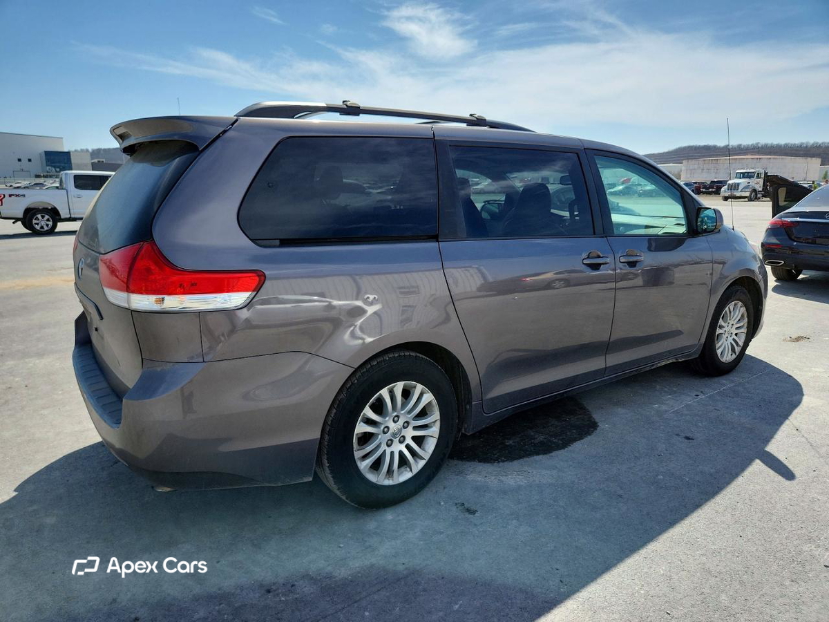 Toyota Sienna 2012