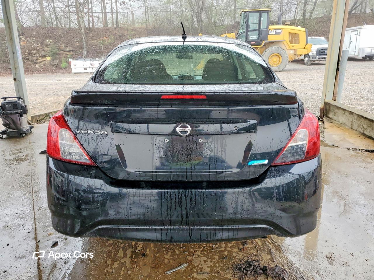 Nissan Versa 2016